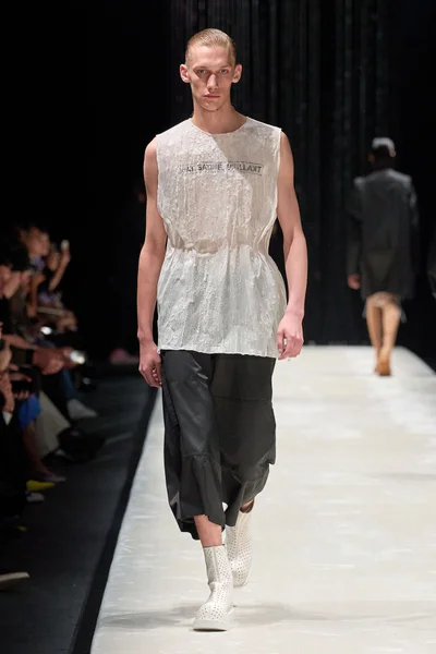 Look 27